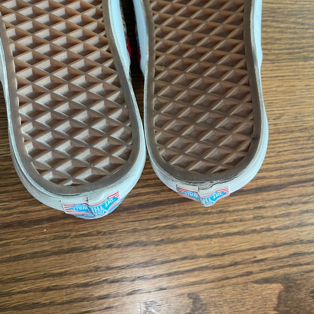 Vans X Where’s Waldo Beach Print Classic Slip On Shoes M 7/W 8.5 Find Steve - Picture 9 of 11